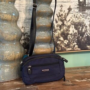 Roots Navy Crossbody Messenger Bag like new condition
